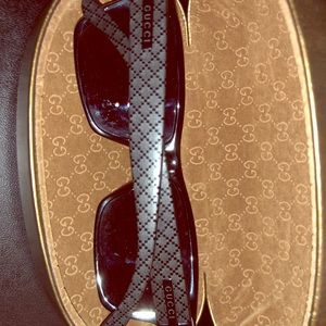 Gucci shades Model 1000/s